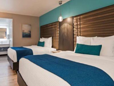 Clarion Pointe San Diego East 2*