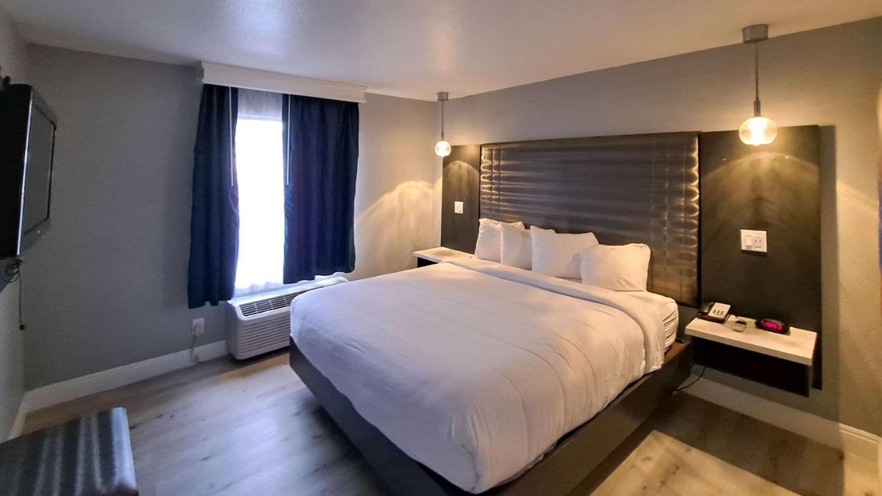 Clarion Pointe San Diego East
