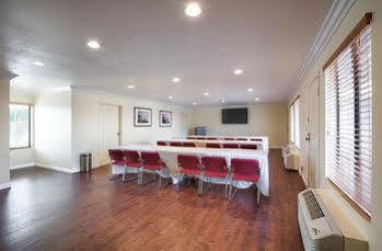 Clarion Pointe San Diego East 2*