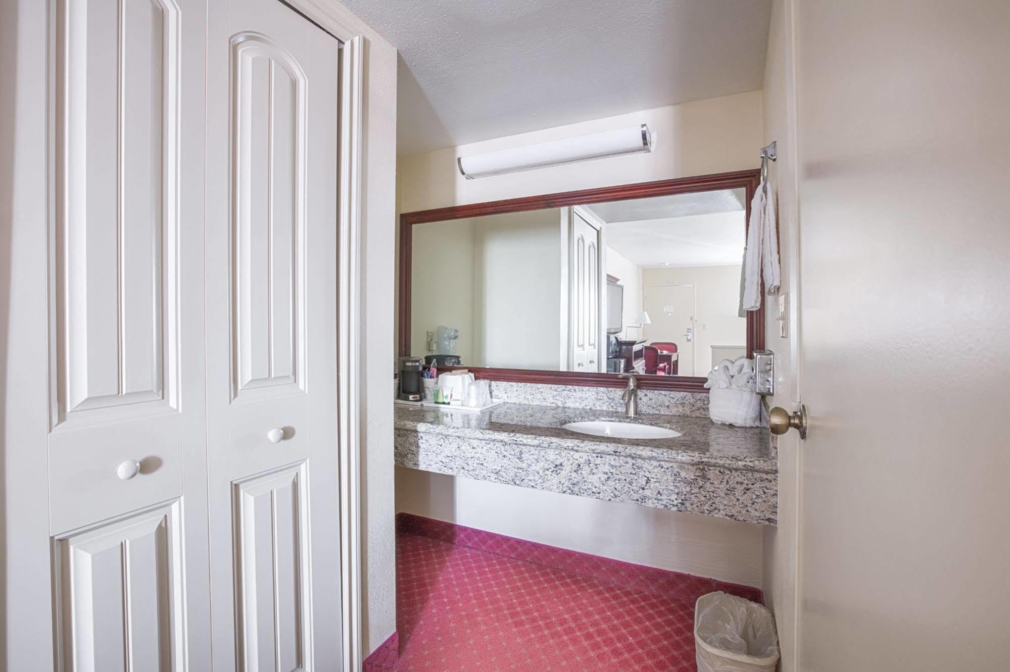 Clarion Pointe San Diego East 2* El Cajon