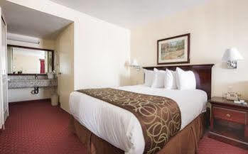 Hotel Clarion Pointe San Diego East 2*