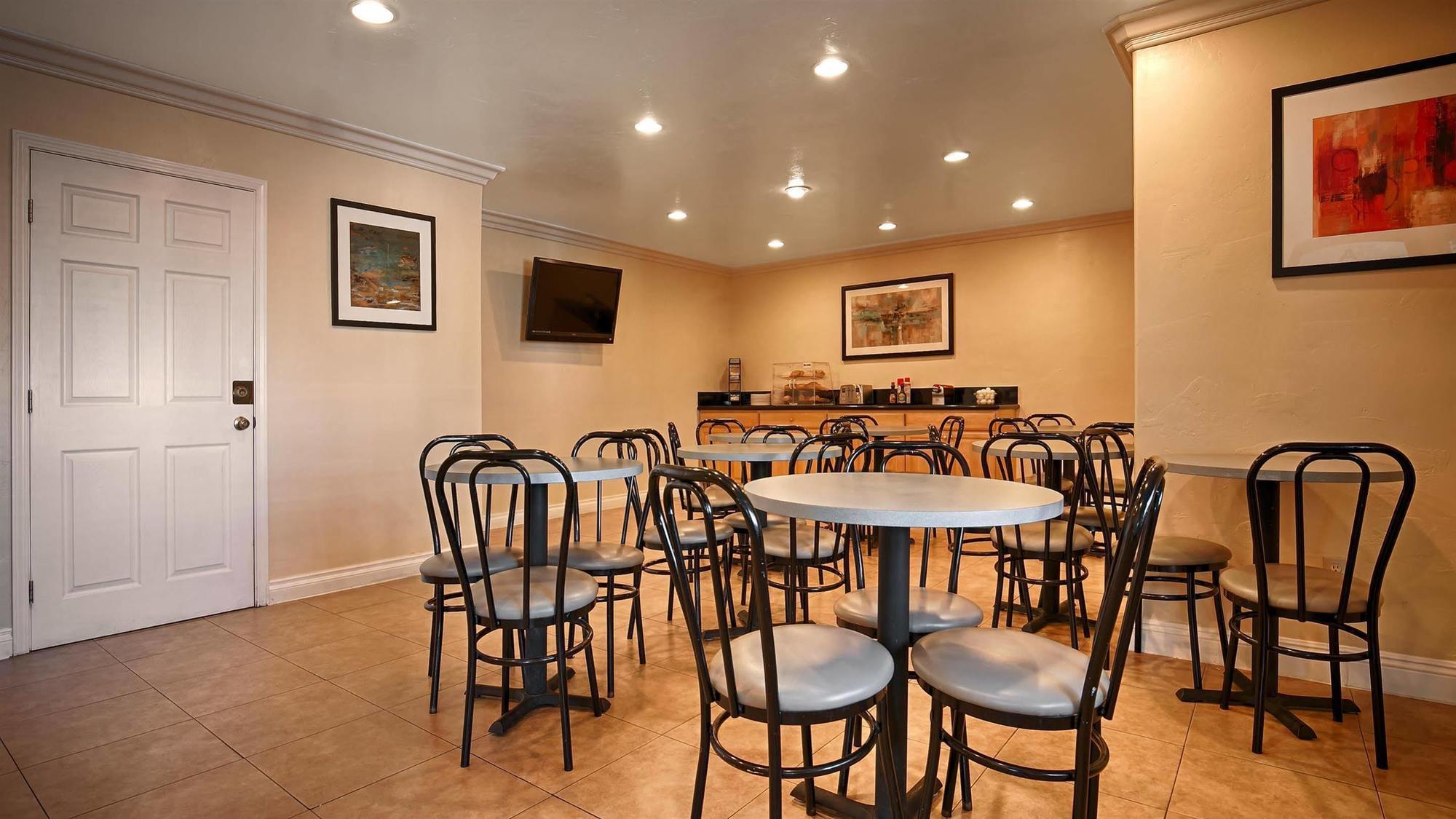 Clarion Pointe San Diego East Hotel 2*