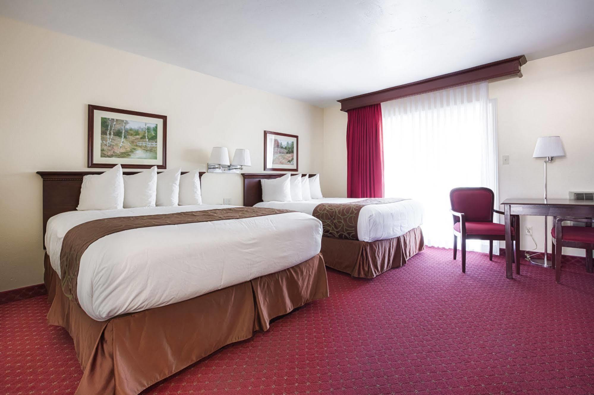 Clarion Pointe San Diego East Hotel