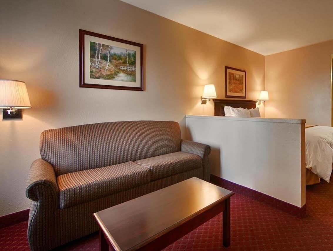Clarion Pointe San Diego East 2*