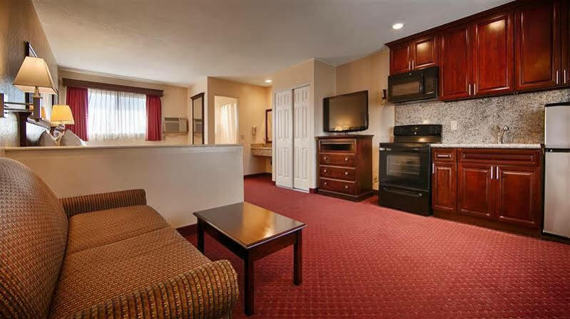 Clarion Pointe San Diego East Hotel 2*